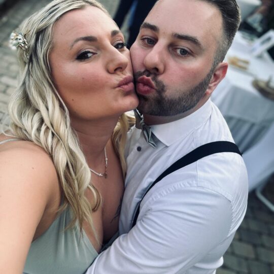 https://kinga-lars.wedding/wp-content/uploads/2024/12/duckface-1-540x540.jpg