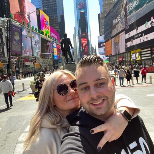 https://kinga-lars.wedding/wp-content/uploads/2024/12/timessquare-1-540x540.jpg